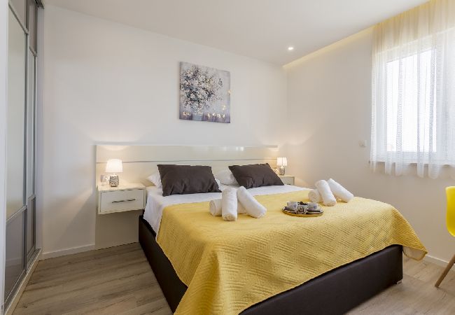 Apartment in Podstrana - Apartment in Podstrana-Sv.Martin with Seaview, Balcony, Air condition, WIFI (4777-3) Apartment in Podstrana - Apartment in Podstrana-Sv.Martin with Seaview, Balcony, Air condition, WIFI (4777-3)