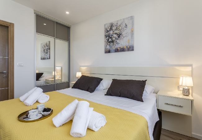 Apartment in Podstrana - Apartment in Podstrana-Sv.Martin with Seaview, Balcony, Air condition, WIFI (4777-3) Apartment in Podstrana - Apartment in Podstrana-Sv.Martin with Seaview, Balcony, Air condition, WIFI (4777-3)