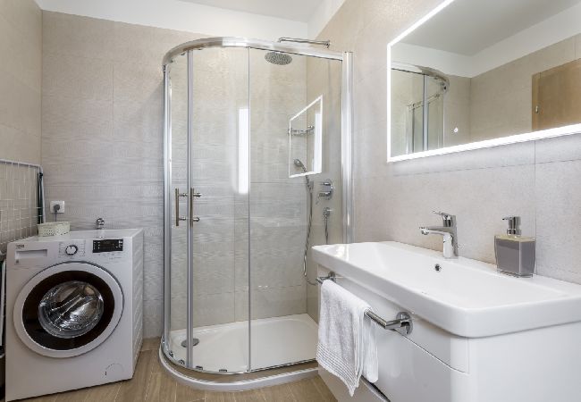 Apartment in Podstrana - Apartment in Podstrana-Sv.Martin with Seaview, Balcony, Air condition, WIFI (4777-3) Apartment in Podstrana - Apartment in Podstrana-Sv.Martin with Seaview, Balcony, Air condition, WIFI (4777-3)