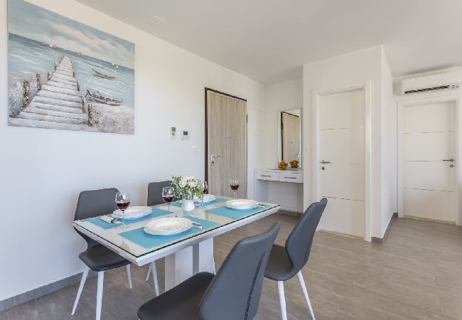 Apartment in Podstrana - Apartment in Podstrana-Sv.Martin with Balcony, Air condition, WIFI, Washing machine (4777-2) Apartment in Podstrana - Apartment in Podstrana-Sv.Martin with Balcony, Air condition, WIFI, Washing machine (4777-2)