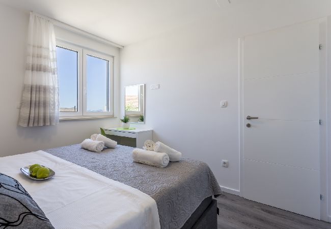 Apartment in Podstrana - Apartment in Podstrana-Sv.Martin with Balcony, Air condition, WIFI, Washing machine (4777-2) Apartment in Podstrana - Apartment in Podstrana-Sv.Martin with Balcony, Air condition, WIFI, Washing machine (4777-2)