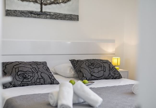 Apartment in Podstrana - Apartment in Podstrana-Sv.Martin with Balcony, Air condition, WIFI, Washing machine (4777-2) Apartment in Podstrana - Apartment in Podstrana-Sv.Martin with Balcony, Air condition, WIFI, Washing machine (4777-2)