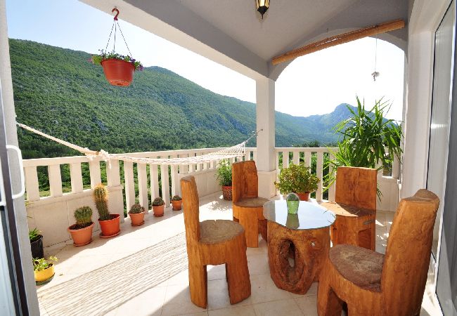 House in Omiš - Holiday Home in Omiš with Terrace, Air condition, WIFI, Washing machine (5202-1) House in Omiš - Holiday Home in Omiš with Terrace, Air condition, WIFI, Washing machine (5202-1)