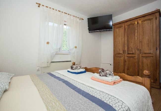 House in Omiš - Holiday Home in Omiš with Terrace, Air condition, WIFI, Washing machine (5202-1) House in Omiš - Holiday Home in Omiš with Terrace, Air condition, WIFI, Washing machine (5202-1)
