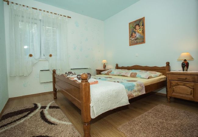 House in Omiš - Holiday Home in Omiš with Terrace, Air condition, WIFI, Washing machine (5202-1) House in Omiš - Holiday Home in Omiš with Terrace, Air condition, WIFI, Washing machine (5202-1)