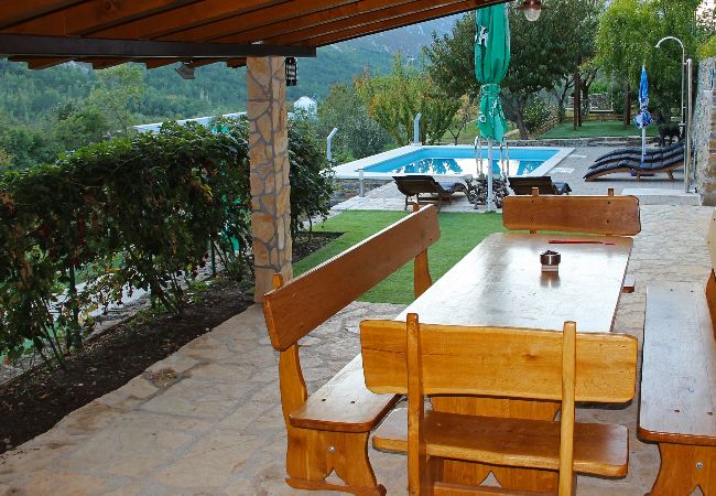 House in Omiš - Holiday Home in Omiš with Terrace, Air condition, WIFI, Washing machine (5202-1) House in Omiš - Holiday Home in Omiš with Terrace, Air condition, WIFI, Washing machine (5202-1)