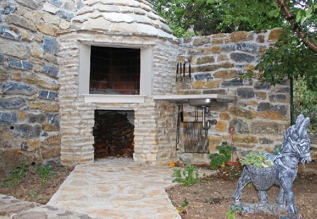 House in Omiš - Holiday Home in Omiš with Terrace, Air condition, WIFI, Washing machine (5202-1) House in Omiš - Holiday Home in Omiš with Terrace, Air condition, WIFI, Washing machine (5202-1)