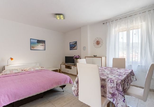 Studio in Cres - Studio apartment in Cres with Terrace, Air condition, WIFI (5206-2) Studio in Cres - Studio apartment in Cres with Terrace, Air condition, WIFI (5206-2)