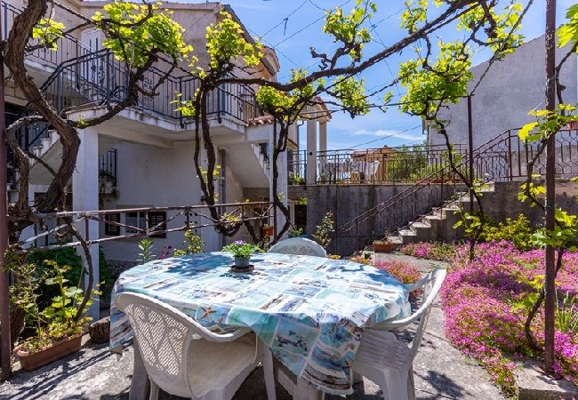 Studio in Cres - Studio apartment in Cres with Terrace, Air condition, WIFI (5206-2) Studio in Cres - Studio apartment in Cres with Terrace, Air condition, WIFI (5206-2)