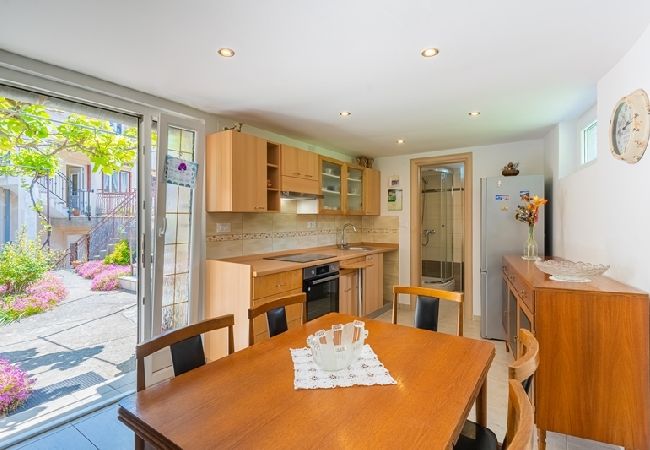 Studio in Cres - Studio apartment in Cres with Terrace, Air condition, WIFI (5205-3) Studio in Cres - Studio apartment in Cres with Terrace, Air condition, WIFI (5205-3)