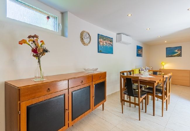 Studio in Cres - Studio apartment in Cres with Terrace, Air condition, WIFI (5205-3) Studio in Cres - Studio apartment in Cres with Terrace, Air condition, WIFI (5205-3)