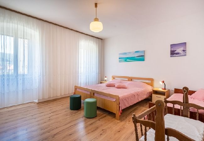 Apartment in Cres - Apartment in Cres with Terrace, Air condition, WIFI (5205-1) Apartment in Cres - Apartment in Cres with Terrace, Air condition, WIFI (5205-1)