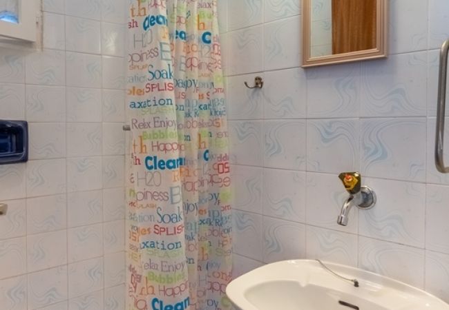 Apartment in Cres - Apartment in Cres with Terrace, Air condition, WIFI (5205-1) Apartment in Cres - Apartment in Cres with Terrace, Air condition, WIFI (5205-1)