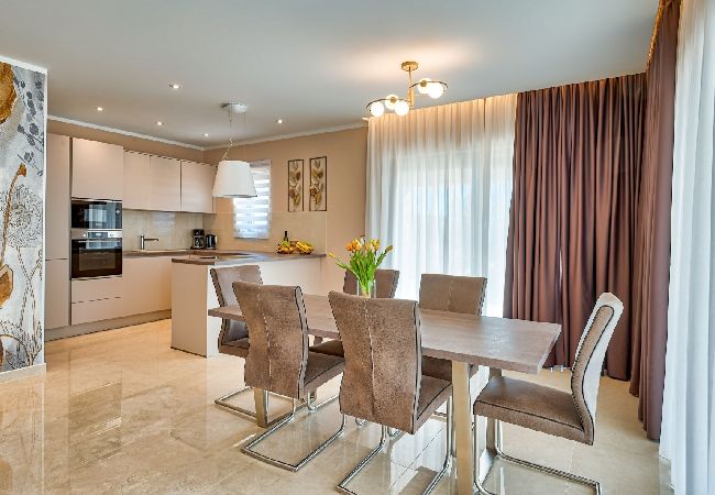 House in Labin - Holiday Home in Kapelica with Seaview, Terrace, Air condition, WIFI (5207-1) House in Labin - Holiday Home in Kapelica with Seaview, Terrace, Air condition, WIFI (5207-1)