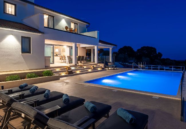 House in Labin - Holiday Home in Kapelica with Seaview, Terrace, Air condition, WIFI (5207-1) House in Labin - Holiday Home in Kapelica with Seaview, Terrace, Air condition, WIFI (5207-1)