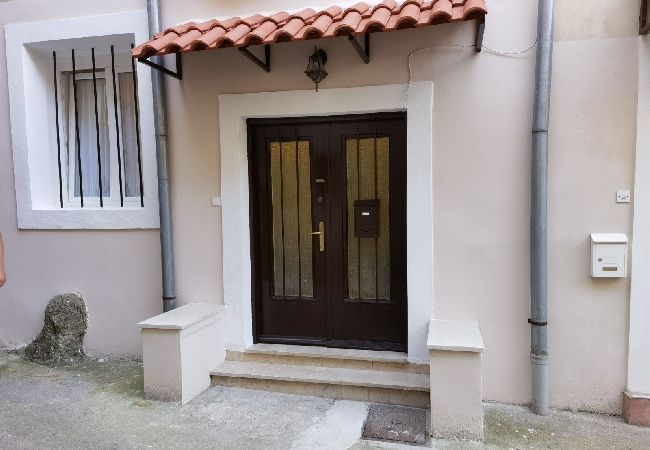 Studio in Opatija - Studio apartment in Opatija with Terrace, Air condition, WIFI, Washing machine (5211-1) Studio in Opatija - Studio apartment in Opatija with Terrace, Air condition, WIFI, Washing machine (5211-1)