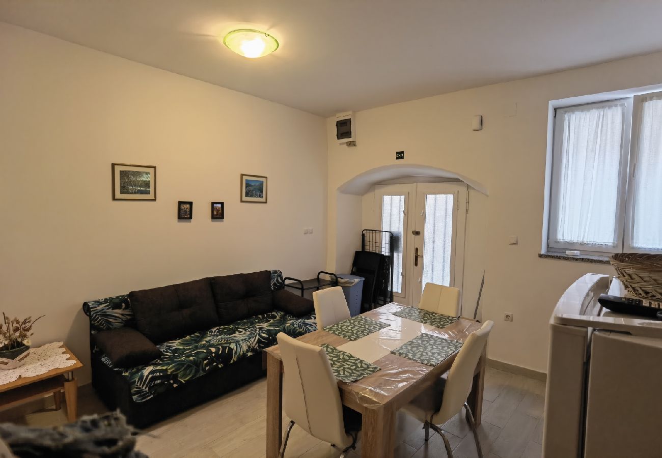 Studio in Opatija - Studio apartment in Opatija with Terrace, Air condition, WIFI, Washing machine (5211-1)