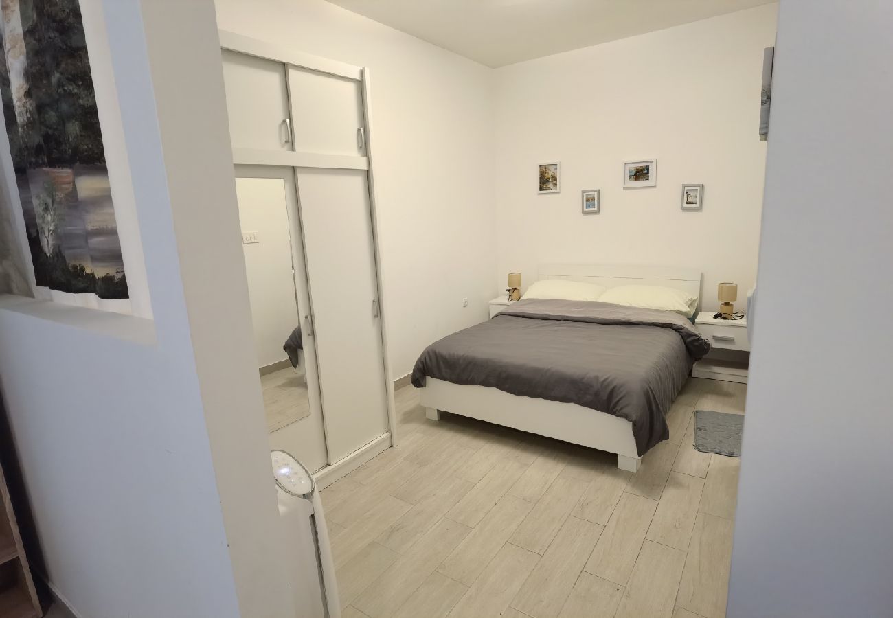 Studio in Opatija - Studio apartment in Opatija with Terrace, Air condition, WIFI, Washing machine (5211-1)