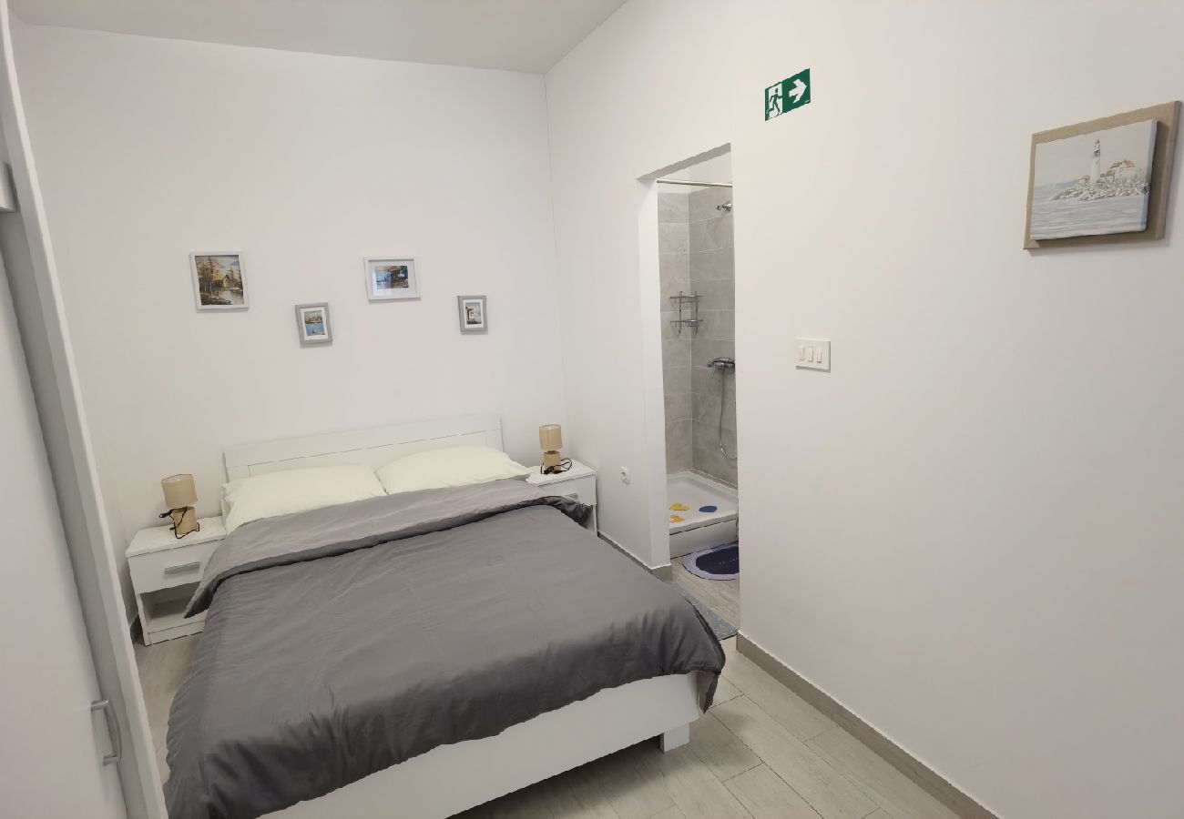 Studio in Opatija - Studio apartment in Opatija with Terrace, Air condition, WIFI, Washing machine (5211-1)