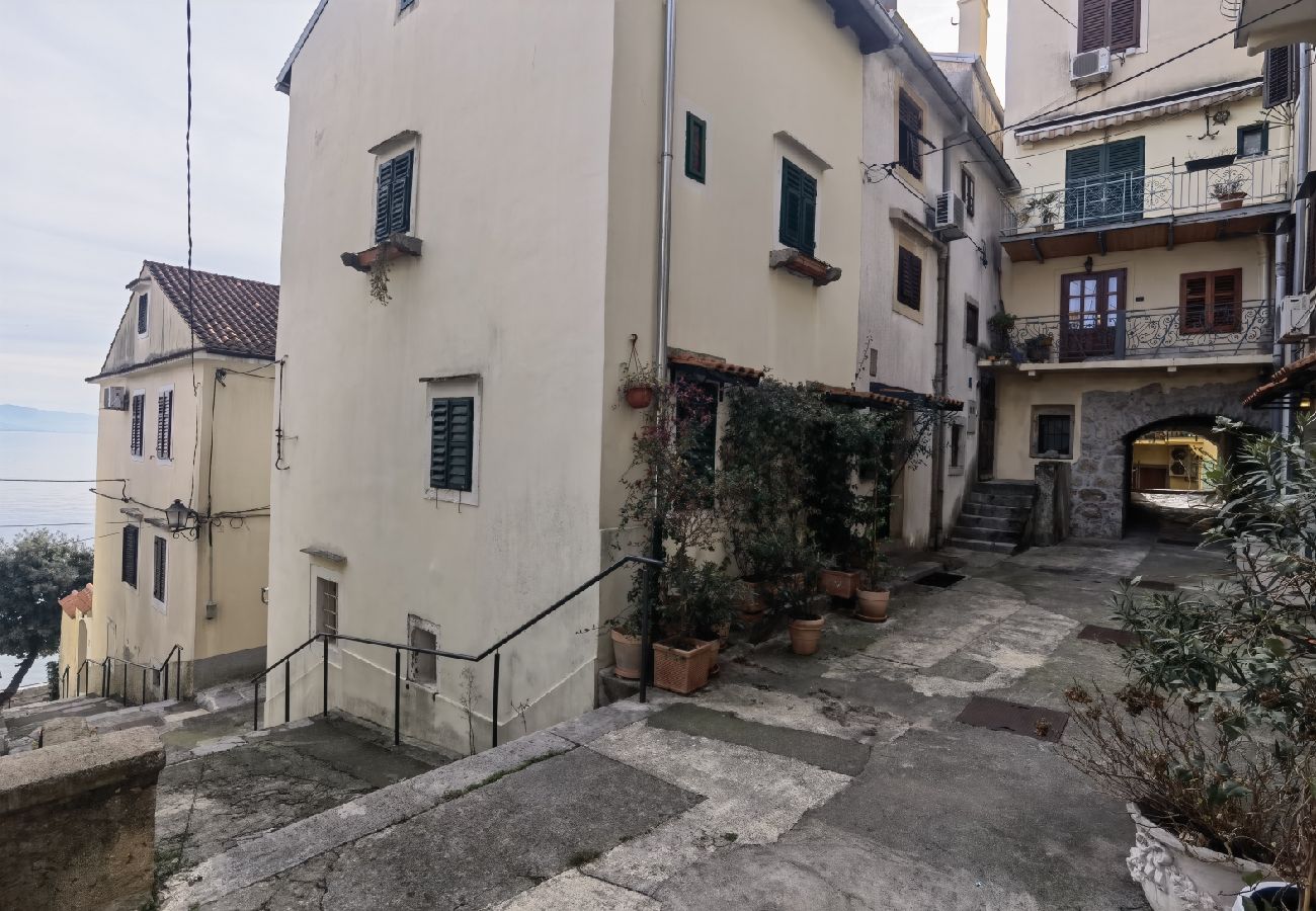 Studio in Opatija - Studio apartment in Opatija with Terrace, Air condition, WIFI, Washing machine (5211-1)