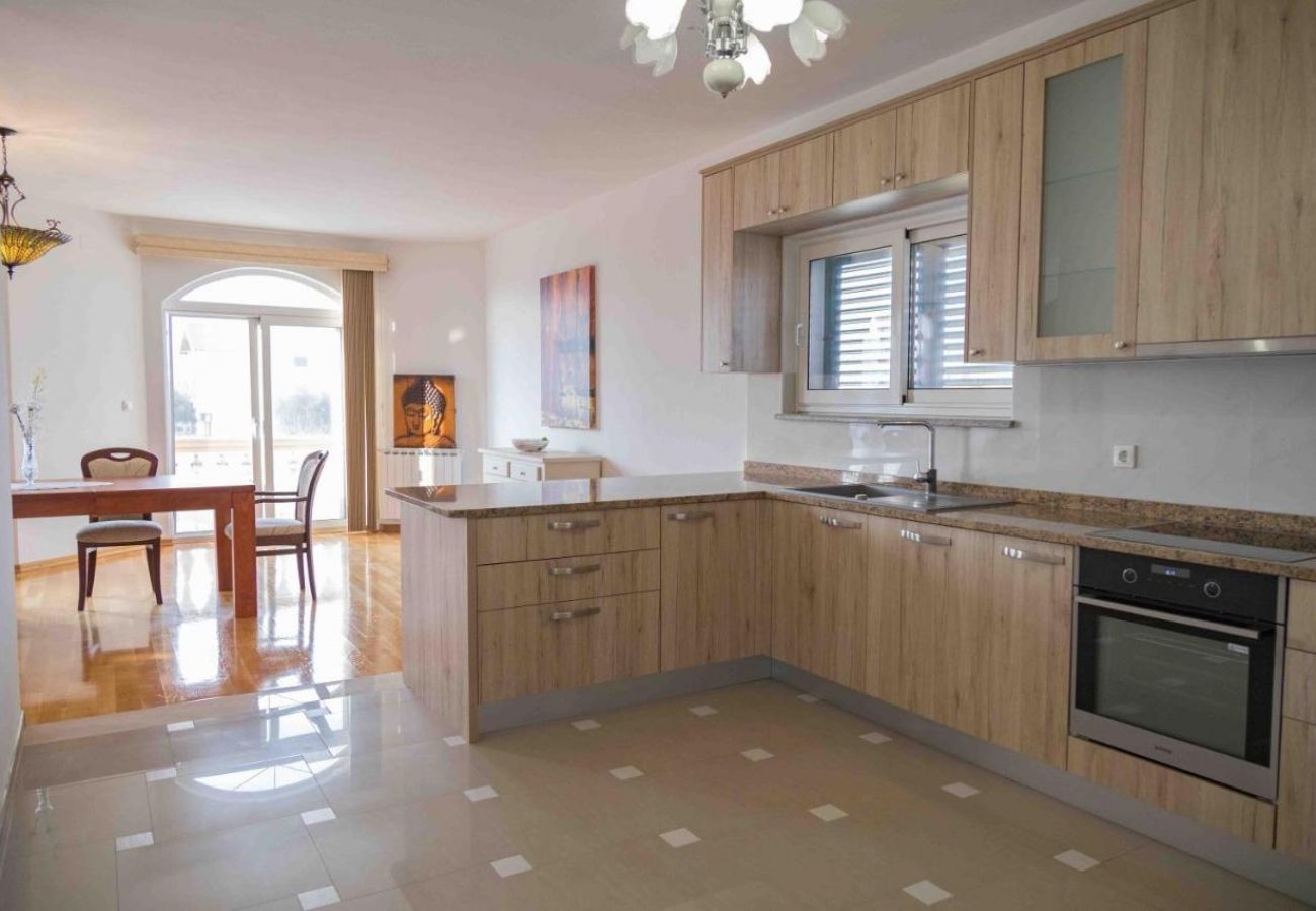 House in Nin - Holiday Home in Zaton (Zadar) with Terrace, Air condition, WIFI, Washing machine (5186-1)