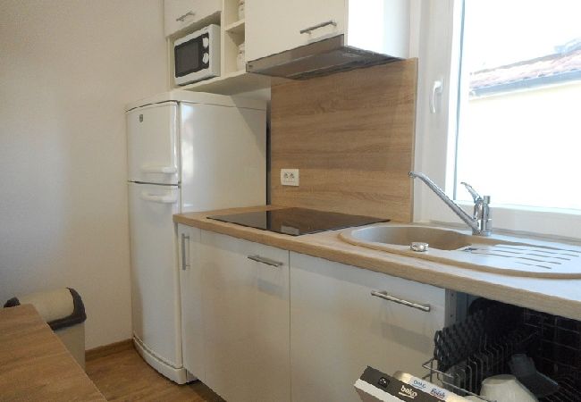Apartment in Vodice - Apartment in Vodice with Seaview, Balcony, Air condition, WIFI (82-2) Apartment in Vodice - Apartment in Vodice with Seaview, Balcony, Air condition, WIFI (82-2)