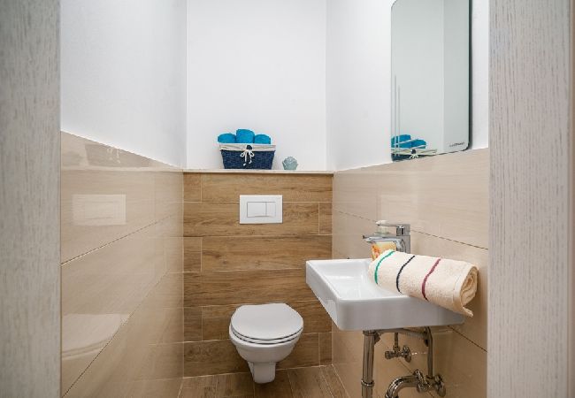 Apartment in Vodice - Apartment in Vodice with Seaview, Balcony, Air condition, WIFI (82-2) Apartment in Vodice - Apartment in Vodice with Seaview, Balcony, Air condition, WIFI (82-2)