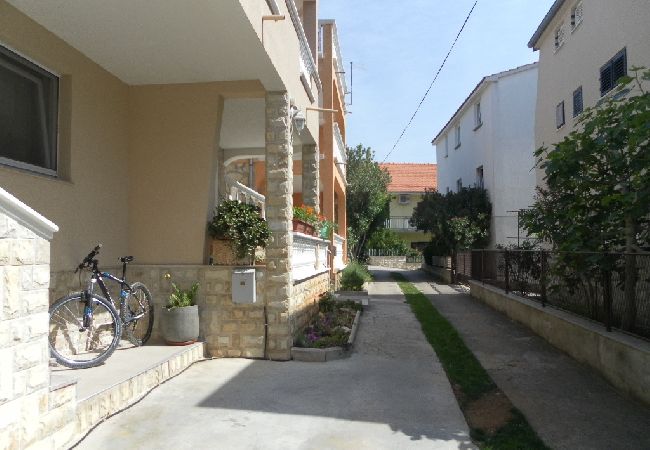Apartment in Vodice - Apartment in Vodice with Seaview, Balcony, Air condition, WIFI (82-2) Apartment in Vodice - Apartment in Vodice with Seaview, Balcony, Air condition, WIFI (82-2)