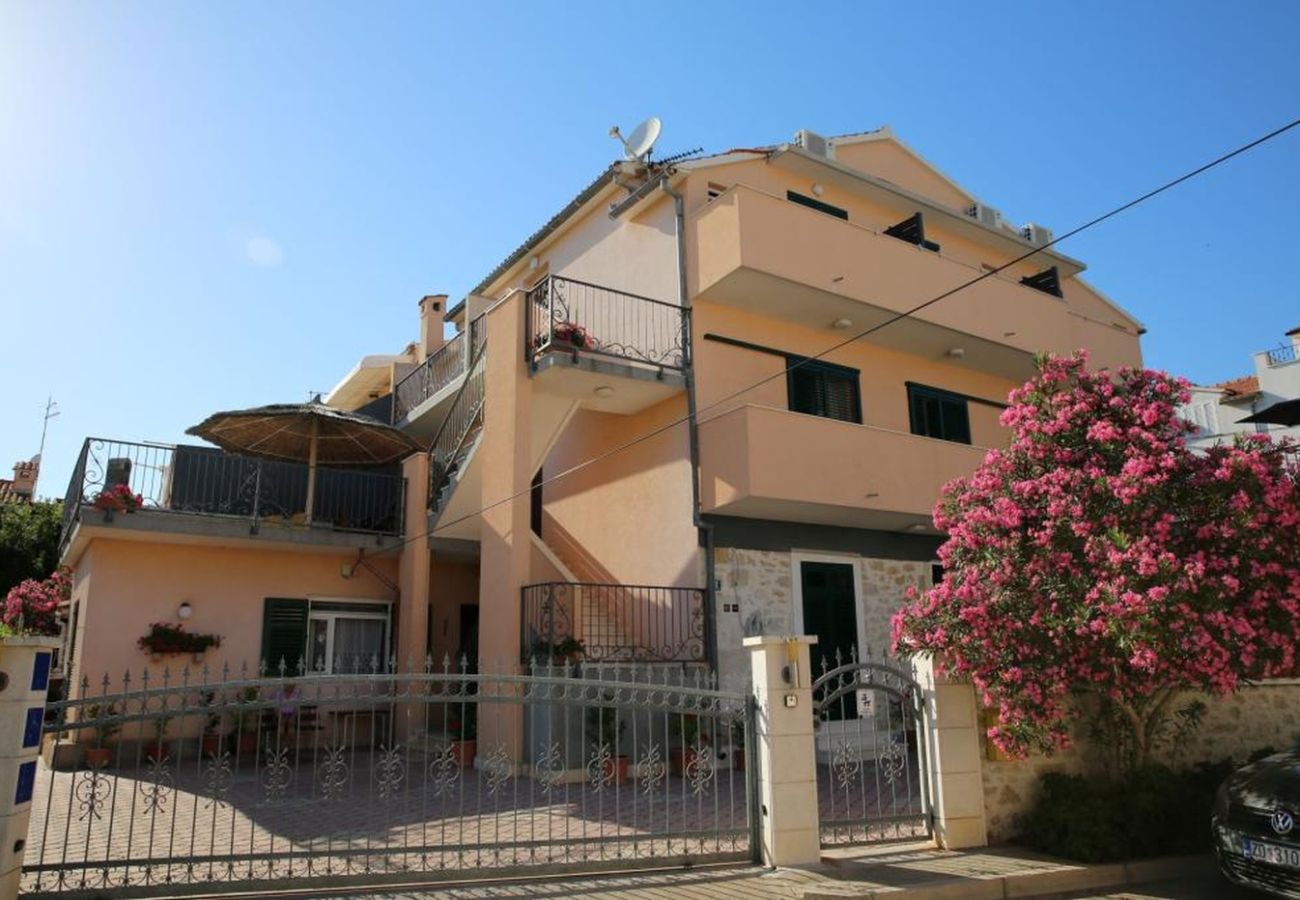 Rent by room in Vodice - Room in Vodice with balcony, air conditioning, Wi-Fi (4323-6)