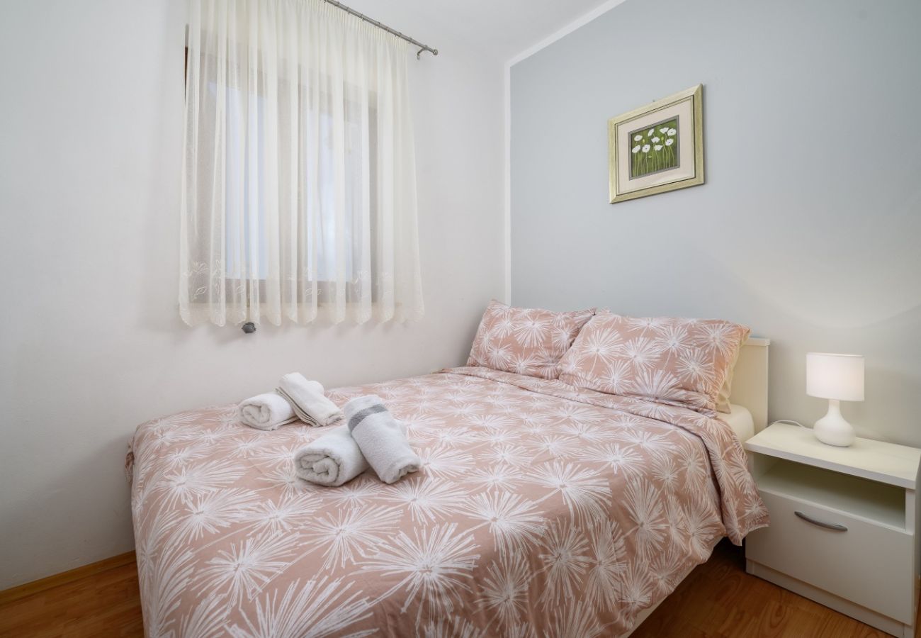 Apartment in Drenje - Holiday apartment in Drenje with sea view, terrace, air conditioning, Wi-Fi (5235-2)