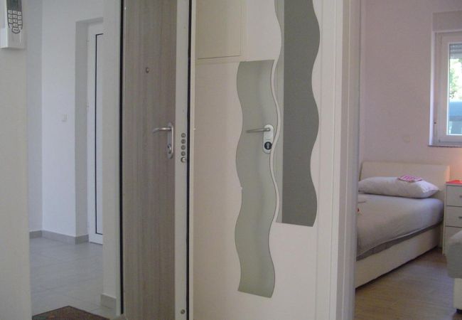 Apartment in Turanj - Apartment in Turanj with garden access, washing machine, air conditioning, Wi-Fi (5236-1) Apartment in Turanj - Apartment in Turanj with garden access, washing machine, air conditioning, Wi-Fi (5236-1)