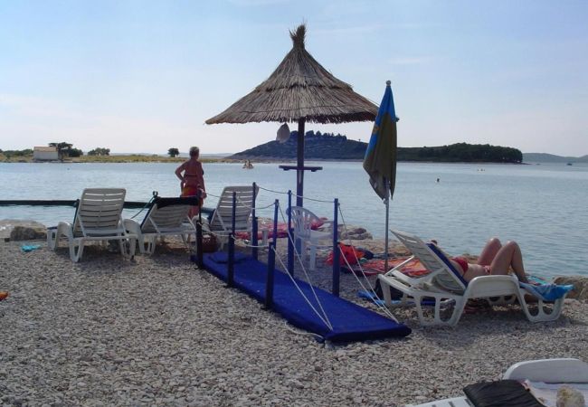 Apartment in Turanj - Apartment in Turanj with garden access, washing machine, air conditioning, Wi-Fi (5236-1) Apartment in Turanj - Apartment in Turanj with garden access, washing machine, air conditioning, Wi-Fi (5236-1)