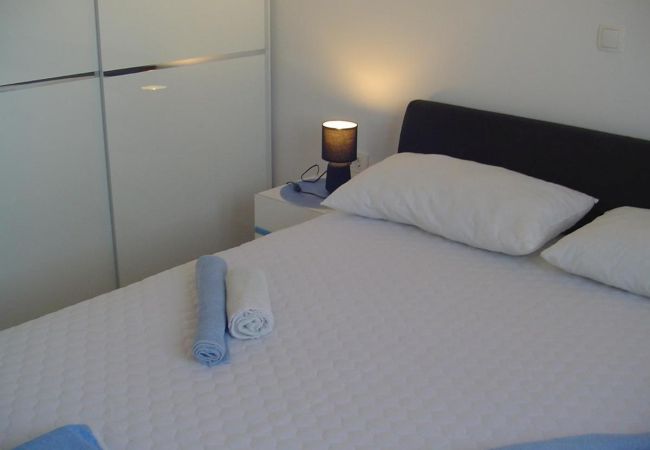 Apartment in Turanj - Holiday apartment in Turanj with sea view, balcony, air conditioning, Wi-Fi (5236-2) Apartment in Turanj - Holiday apartment in Turanj with sea view, balcony, air conditioning, Wi-Fi (5236-2)