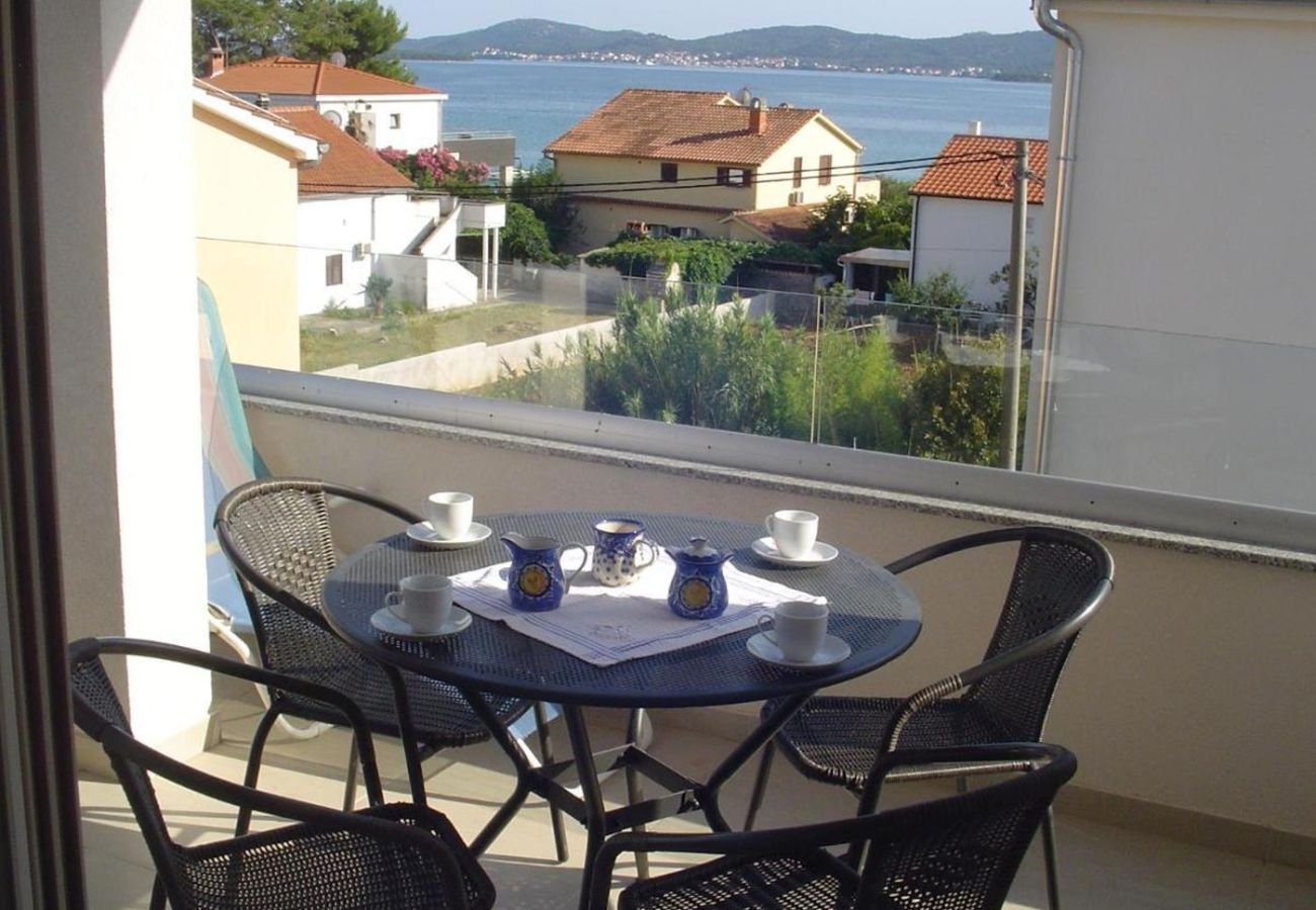 Apartment in Turanj - Holiday apartment in Turanj with sea view, balcony, air conditioning, Wi-Fi (5236-2)