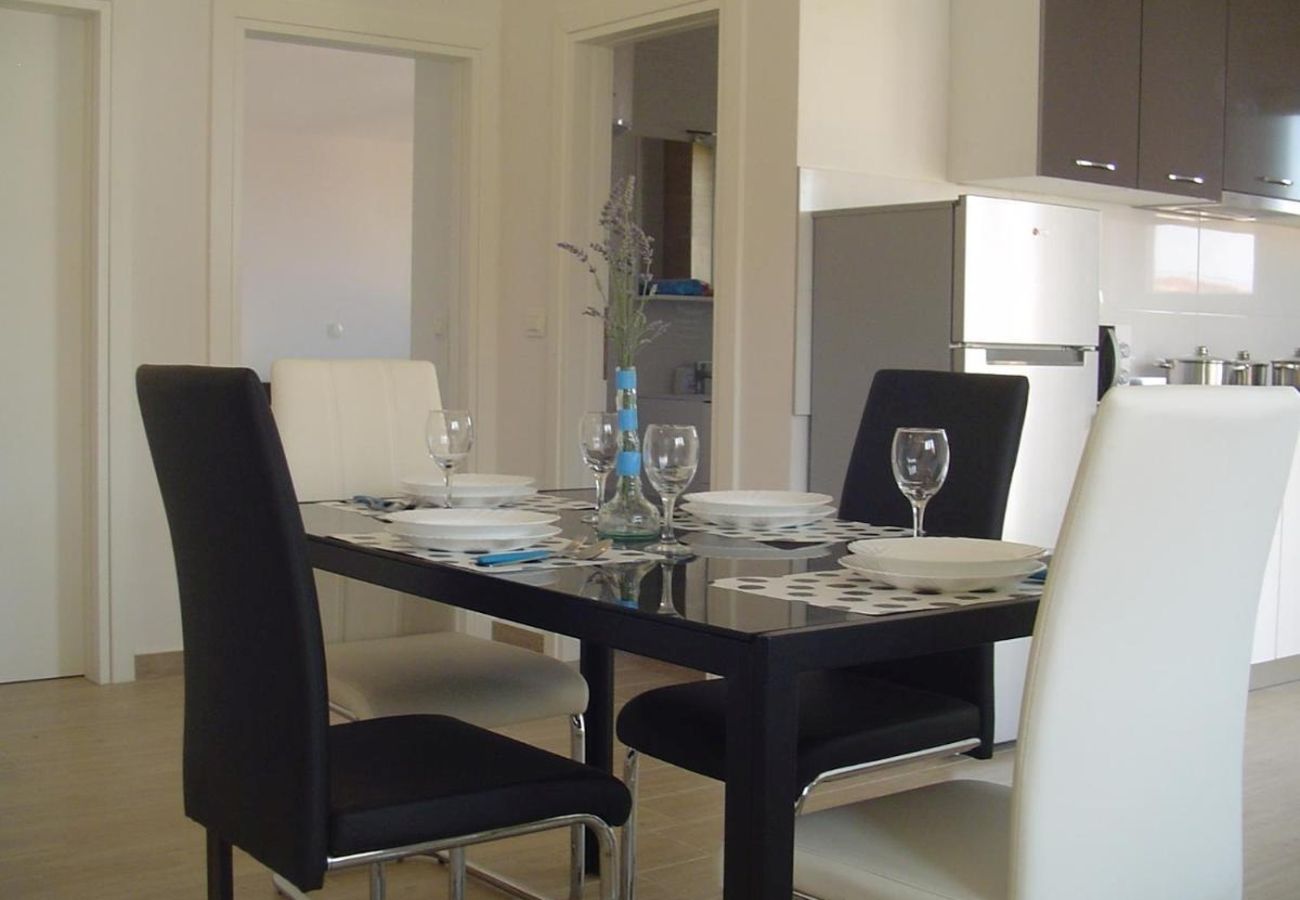 Apartment in Turanj - Holiday apartment in Turanj with sea view, balcony, air conditioning, Wi-Fi (5236-2)