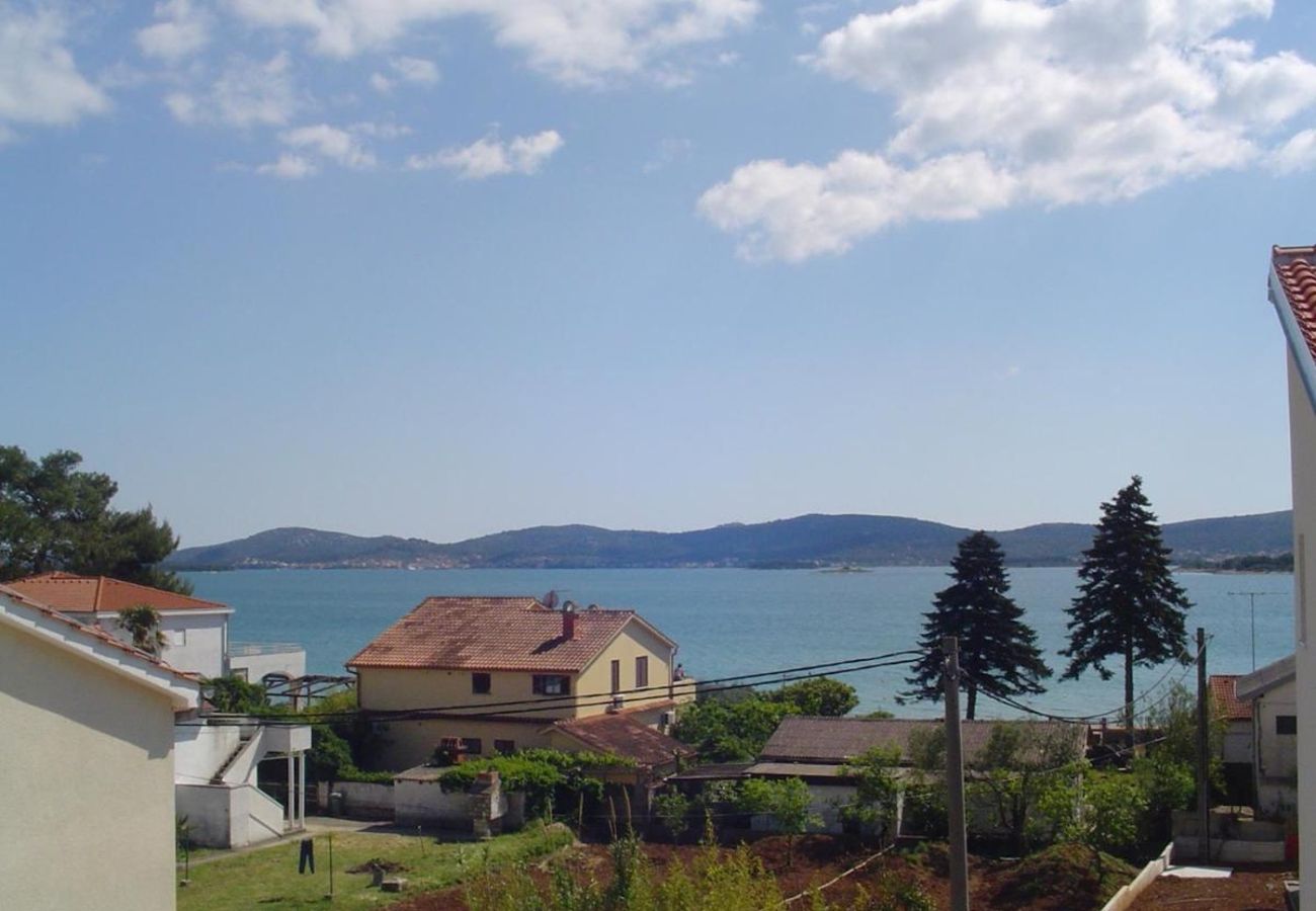 Apartment in Turanj - Holiday apartment in Turanj with sea view, balcony, air conditioning, Wi-Fi (5236-2)