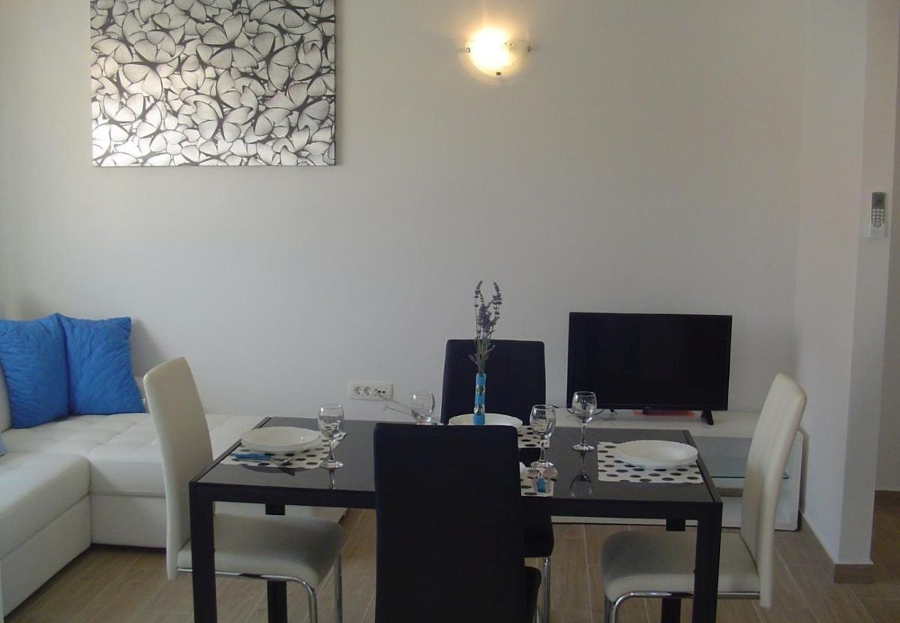 Apartment in Turanj - Holiday apartment in Turanj with sea view, balcony, air conditioning, Wi-Fi (5236-2)
