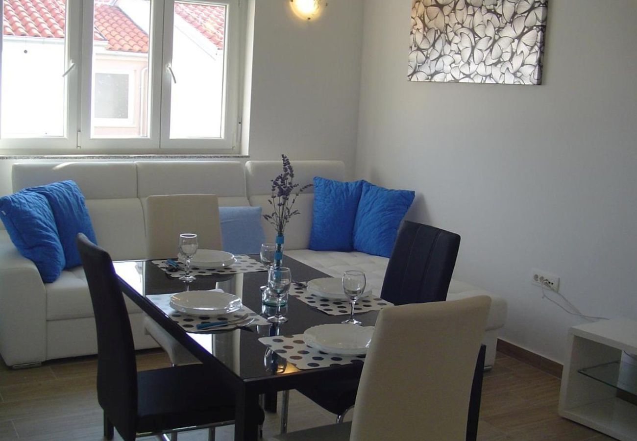 Apartment in Turanj - Holiday apartment in Turanj with sea view, balcony, air conditioning, Wi-Fi (5236-2)