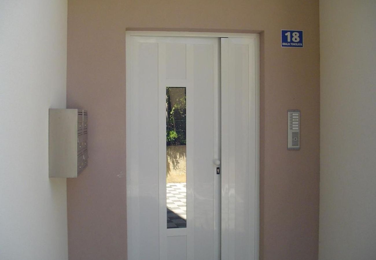 Apartment in Turanj - Holiday apartment in Turanj with sea view, balcony, air conditioning, Wi-Fi (5236-2)