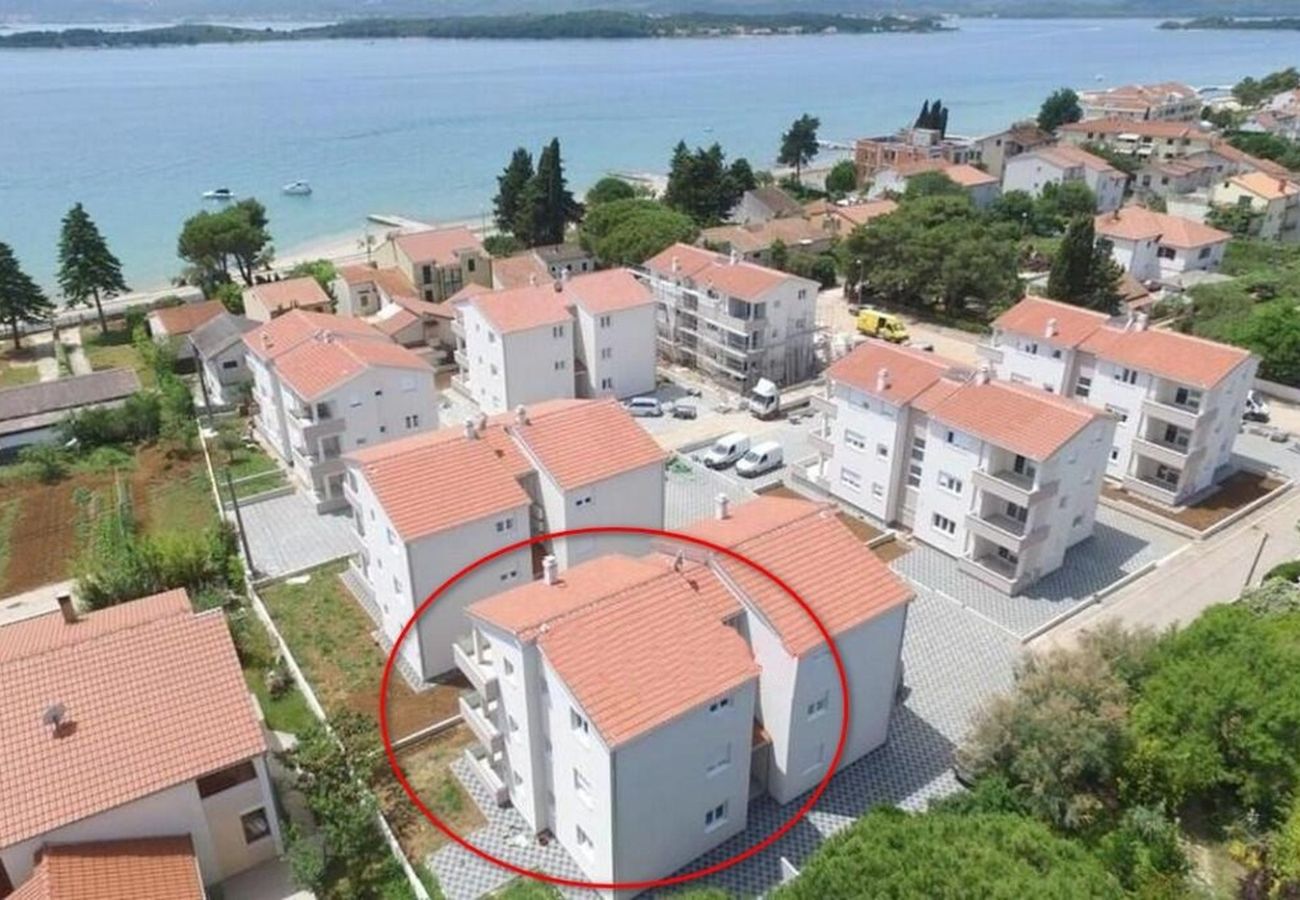 Apartment in Turanj - Holiday apartment in Turanj with sea view, balcony, air conditioning, Wi-Fi (5236-2)