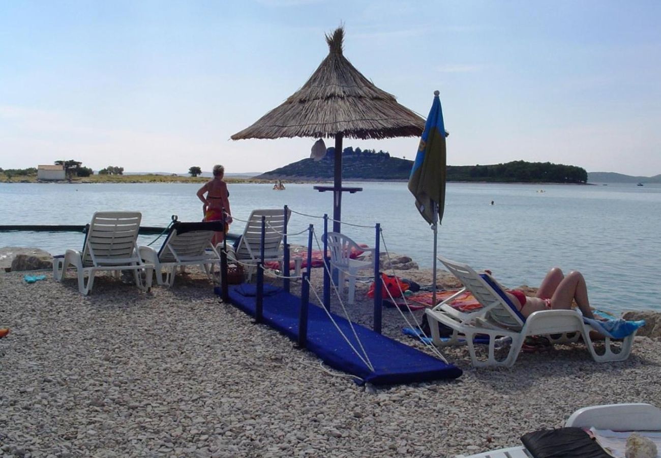Apartment in Turanj - Holiday apartment in Turanj with sea view, balcony, air conditioning, Wi-Fi (5236-2)