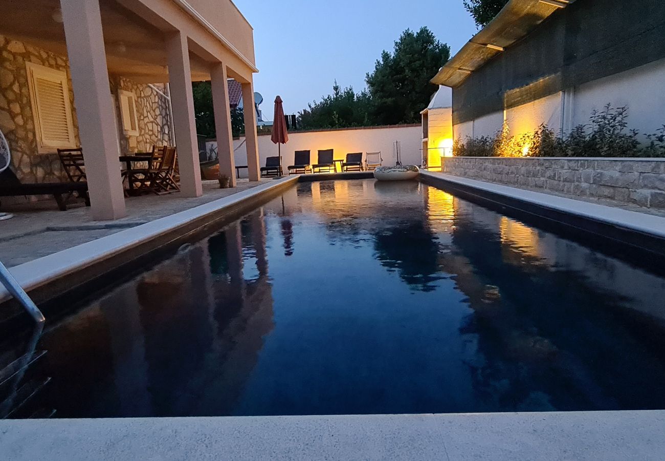 Apartment in Privlaka - Apartment 5237-3 for 2+1 Pers. in Privlaka