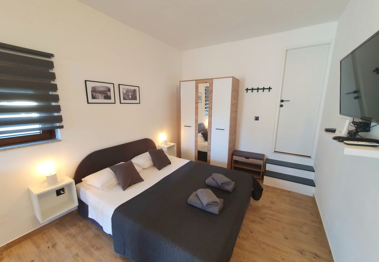Studio in Štinjan - Studio in Štinjan with Balcony, Satellite TV, Air Conditioning, Wi-Fi (5018-3)