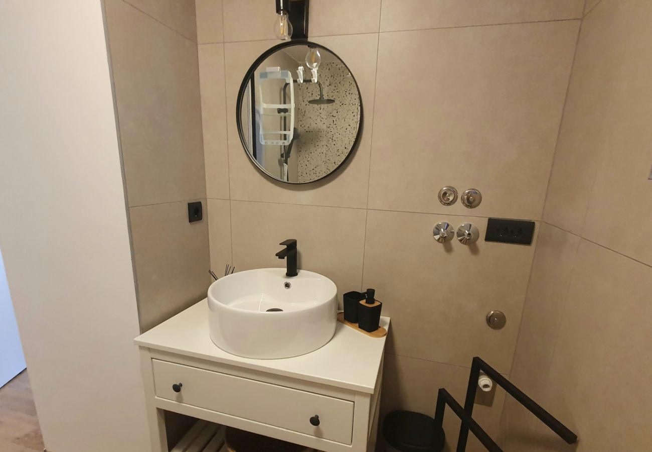 Studio in Štinjan - Studio in Štinjan with Balcony, Satellite TV, Air Conditioning, Wi-Fi (5018-3)