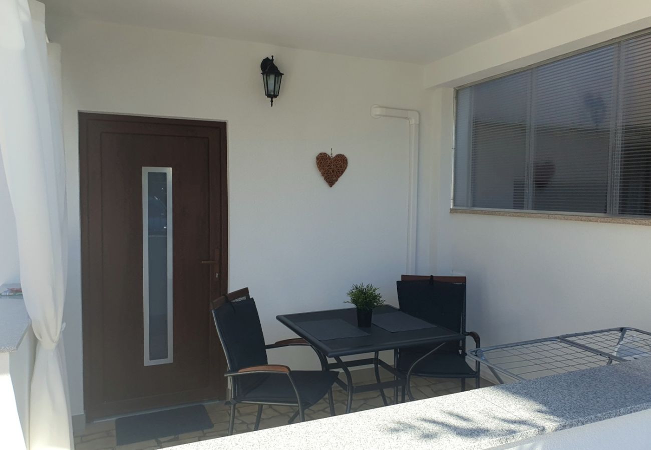 Studio in Štinjan - Studio in Štinjan with Balcony, Satellite TV, Air Conditioning, Wi-Fi (5018-3)