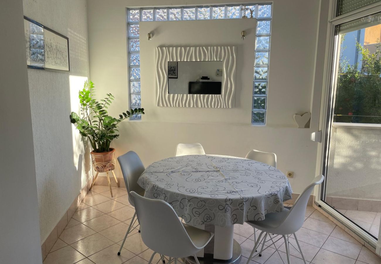 Apartment in Duce - Apartment directly on the sandy beach with sea view, balcony, air conditioning, and Wi-Fi