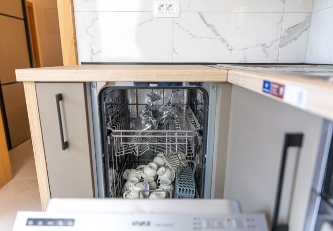 Apartment in Rab - Apartment in Barbat with sea view, dishwasher, air conditioning (660-6) Apartment in Rab - Apartment in Barbat with sea view, dishwasher, air conditioning (660-6)