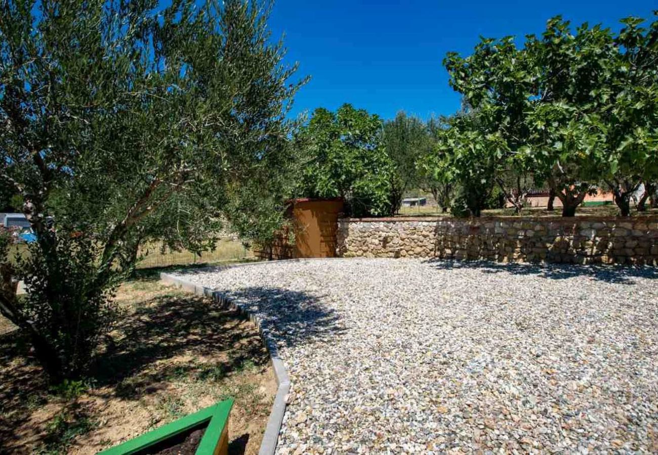 House in Mundanije - Holiday house in Mundanije with garden, jacuzzi, terrace, air conditioning, and washing machine (5238-1)