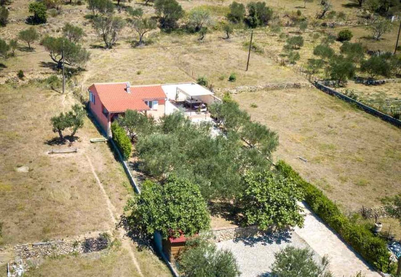 House in Mundanije - Holiday house in Mundanije with garden, jacuzzi, terrace, air conditioning, and washing machine (5238-1)