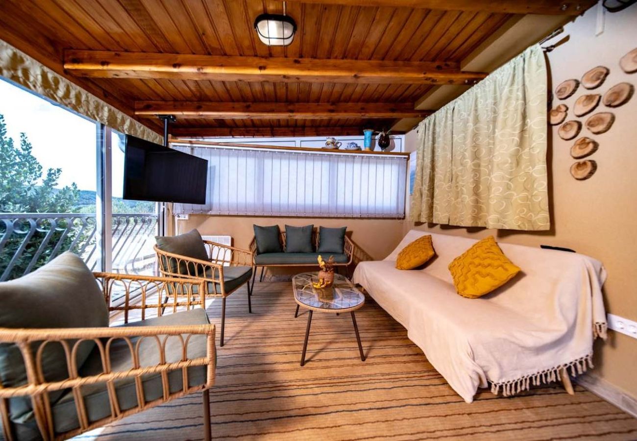 House in Mundanije - Holiday house in Mundanije with garden, jacuzzi, terrace, air conditioning, and washing machine (5238-1)